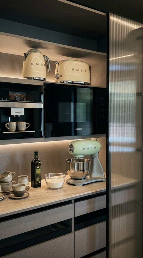 Feature center image